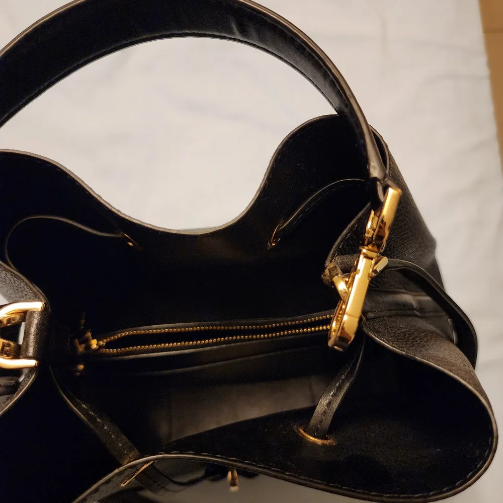 Michael Kors Bucket Bag - Picture 2 of 6